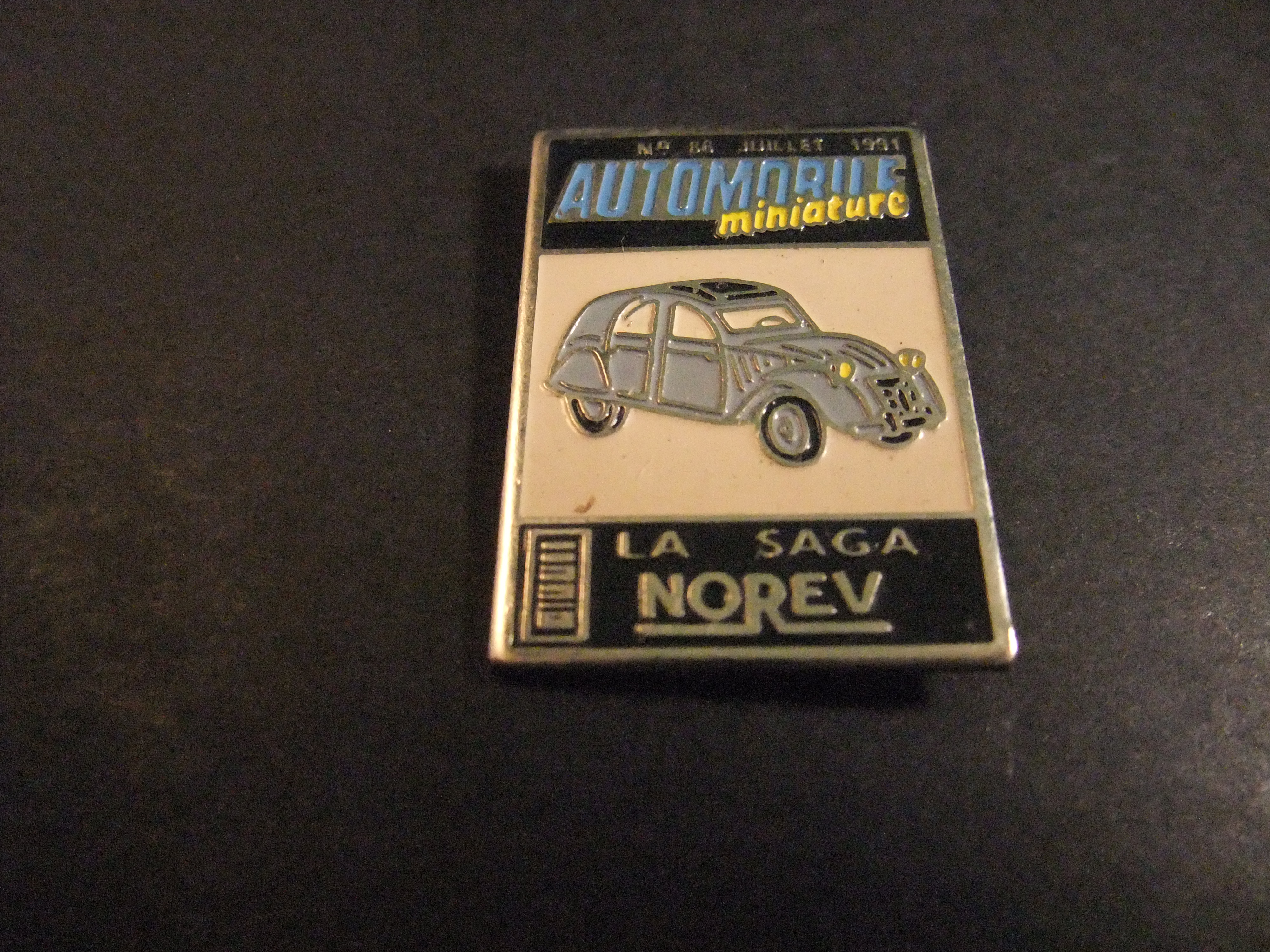 Automobile Miniature maandblad voor miniatuur auto's ( Citroën Deux Chevaux) eerste model 1948